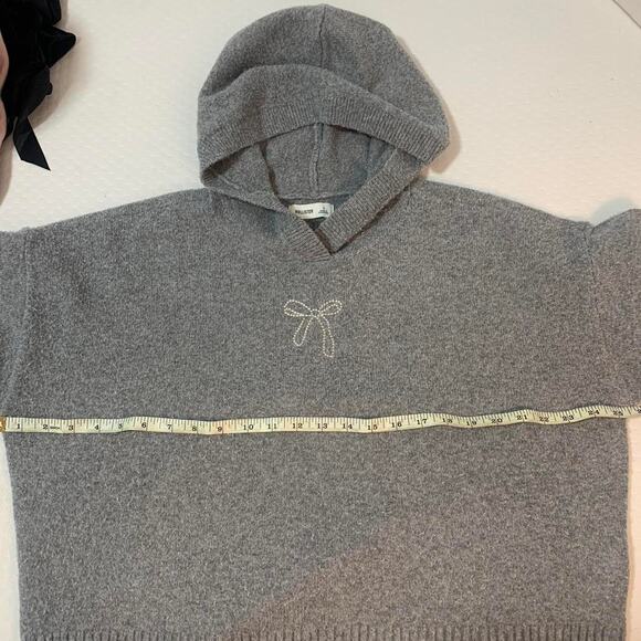 Hollister Grey Hoodie with Bow Embroidered Detail Size Small - Picture 4 of 7